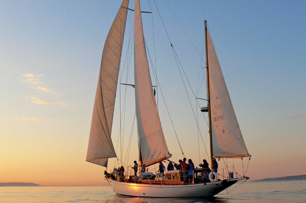 Learn How to Sail a Boat in Seattle