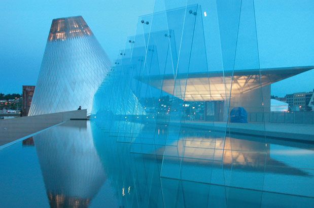 Trek to Tacoma for a Rare Chihuly Exhibit