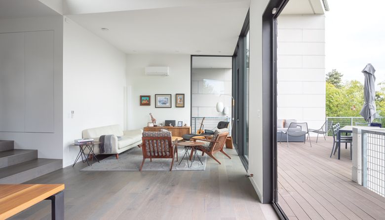 AIA Home of Distinction: Couple Makes Light the Focal Point in This View Ridge Remodel