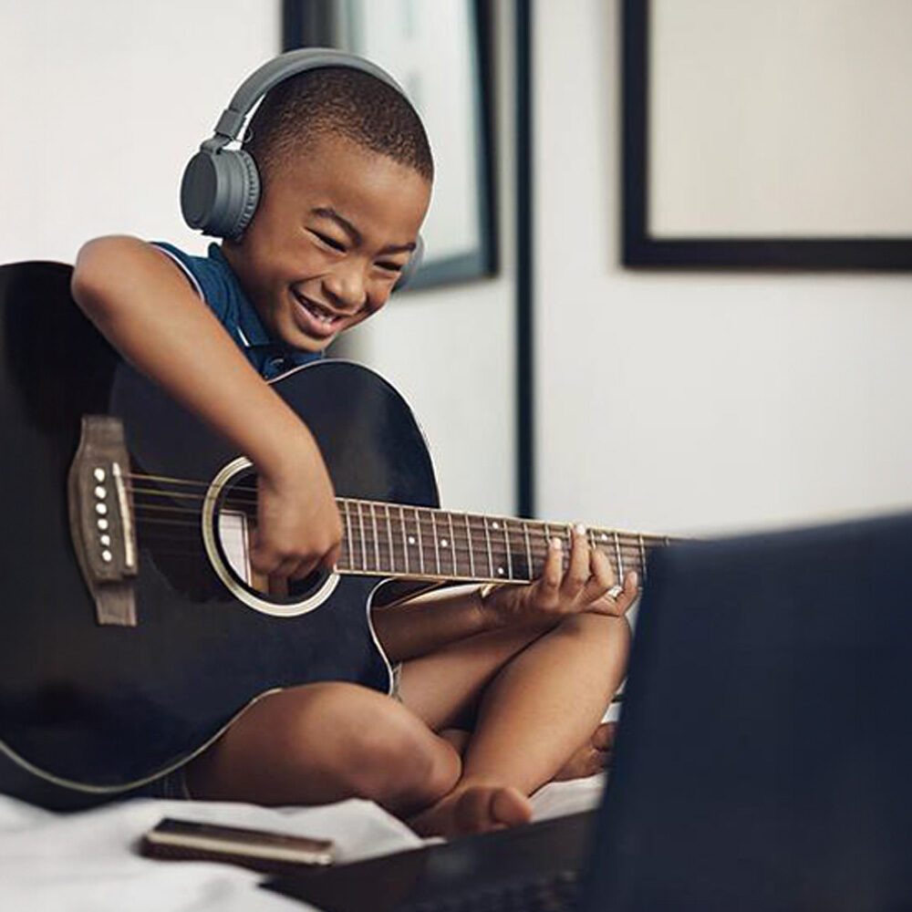 What are the benefits of a virtual arts education?