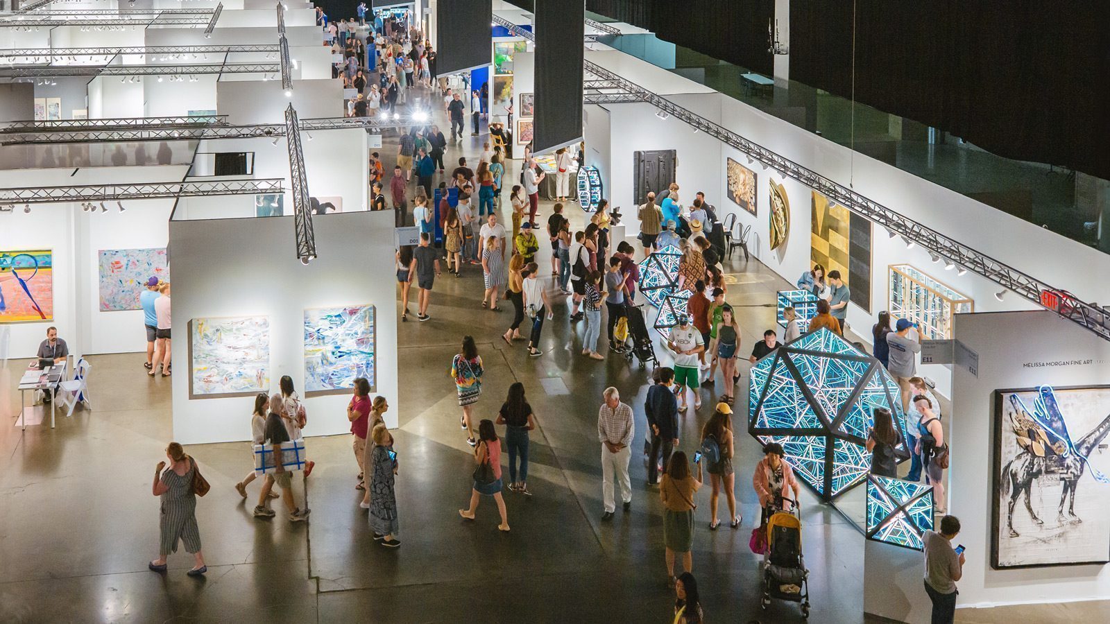Seattle-Art-Fair-2024_Exhibit-Hall_Pic01_1600x900